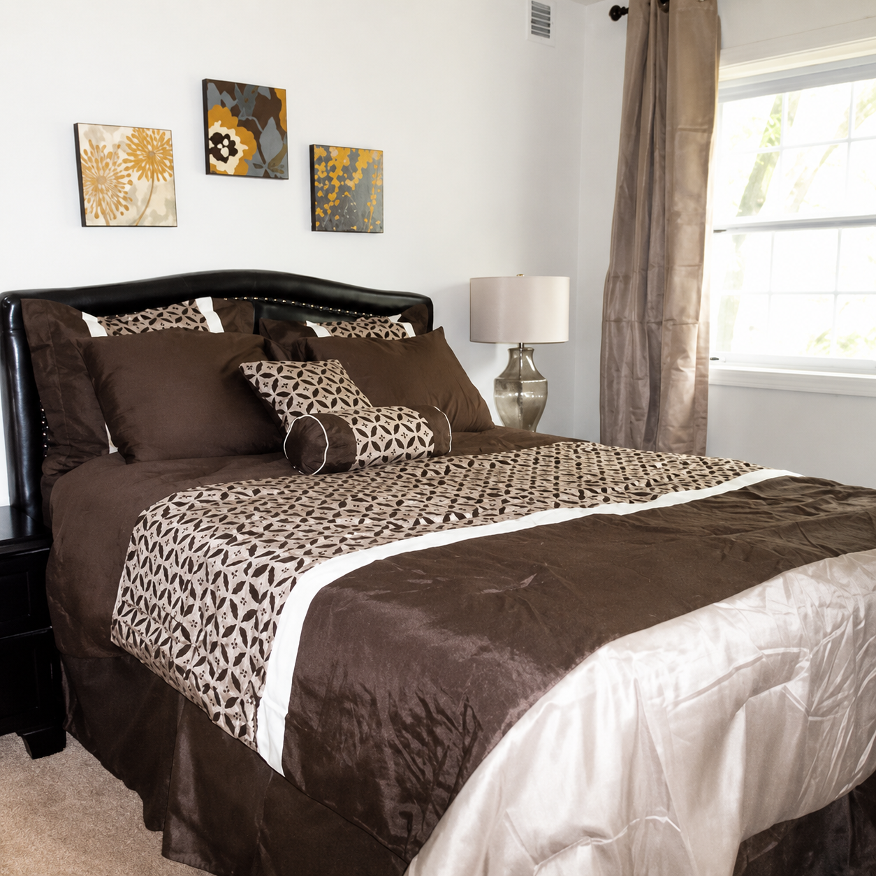 Model Apartment — Two Bedroom — image 3