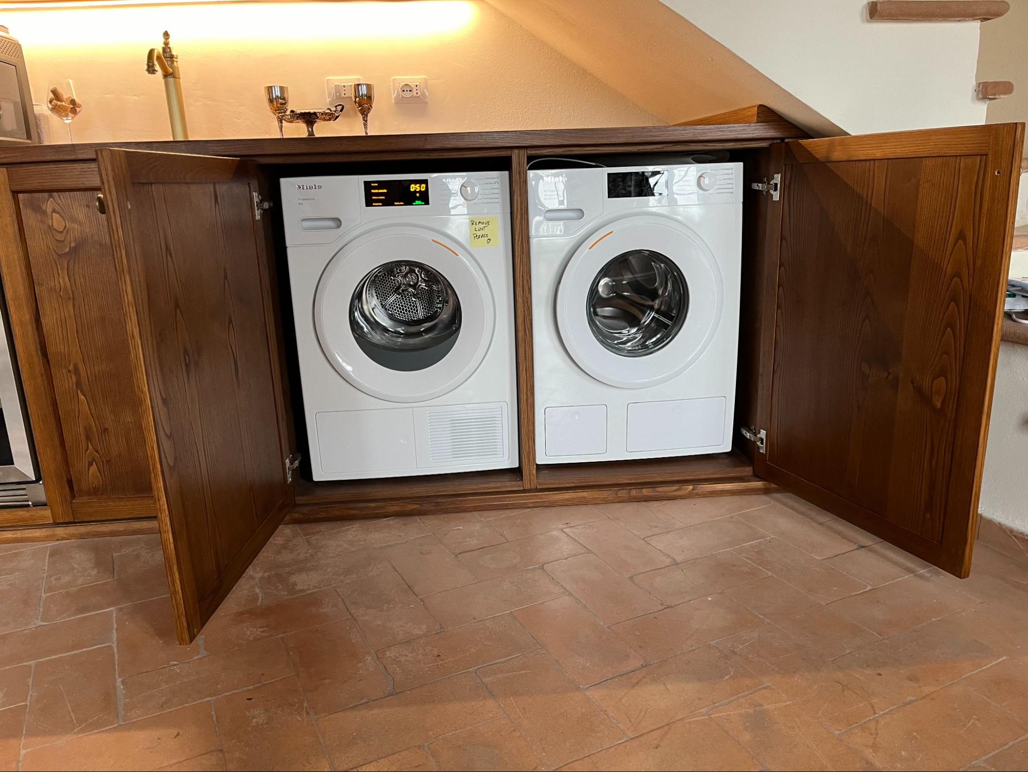 Umbrian Wine Lounge / Laundry Room — image 5